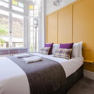 3* Pensión Regency House